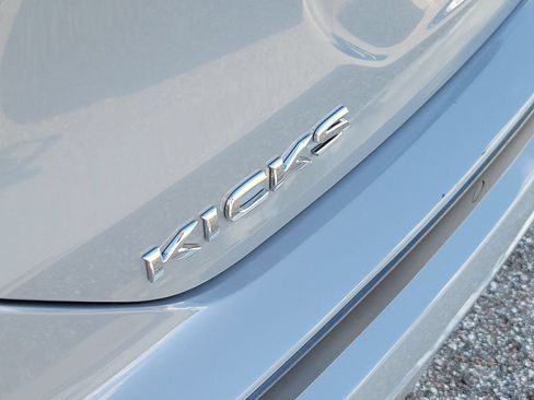 Used 2022 Nissan Kicks SR w/ Interior Electronics Package FWD image 6