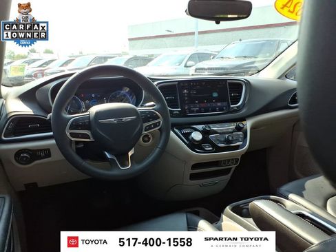 Used 2024 Chrysler Pacifica Touring-L FWD image 13
