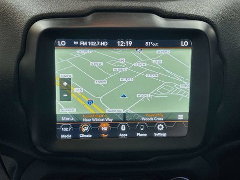 Used 2023 Jeep Renegade Altitude w/ Sun/Sound Group AWD/4WD image 13