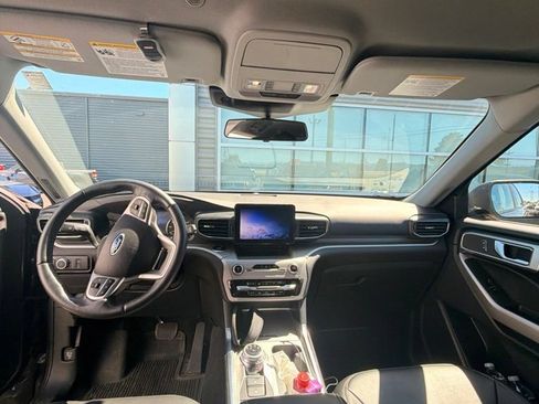 Used 2022 Ford Explorer XLT w/ Equipment Group 202A AWD/4WD image 13