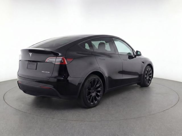 Used 2021 Tesla Model Y Long Range AWD/4WD image 4