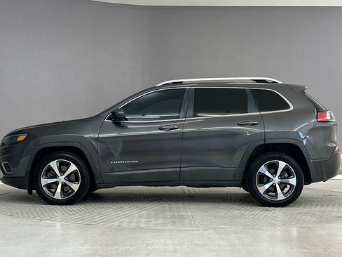 Used 2019 Jeep Cherokee Limited FWD image 2