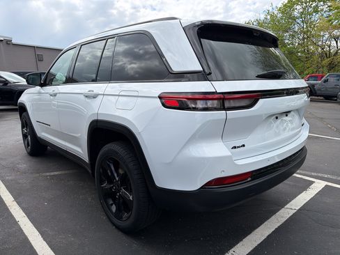 Certified 2023 Jeep Grand Cherokee Limited w/ Luxury Tech Group II AWD/4WD image 5