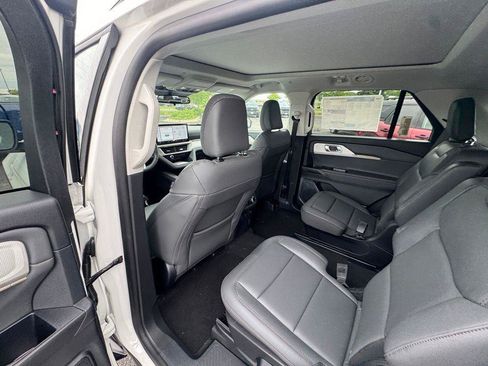 New 2026 Ford Explorer Active w/ Active Comfort Package AWD/4WD image 12