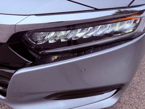 Used 2018 Honda Accord Touring image 16
