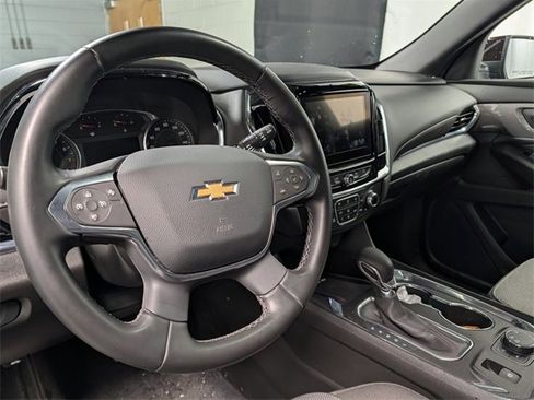 Used 2023 Chevrolet Traverse LT image 17