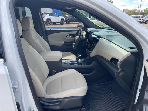 Used 2022 Chevrolet Traverse LT FWD image 37