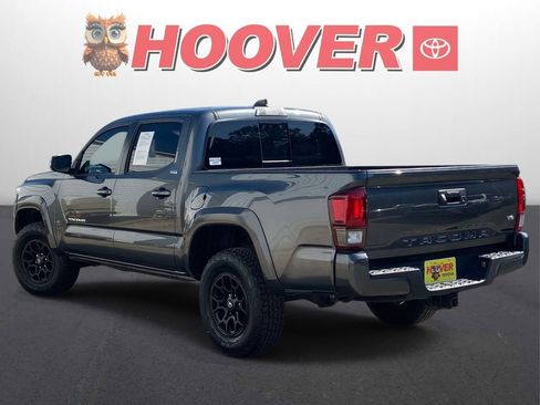 Used 2022 Toyota Tacoma SR5 w/ Technology Package image 5