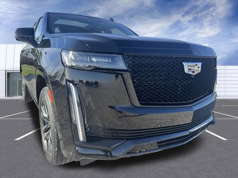 Certified 2024 Cadillac Escalade Sport Platinum w/ LPO, Floor Liner Package image 8