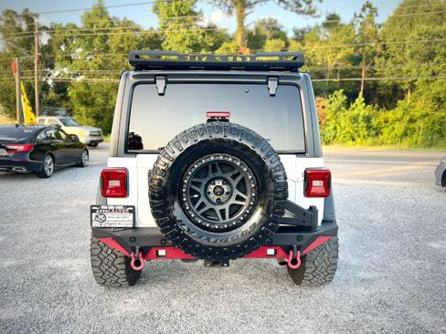 Used 2018 Jeep Wrangler Unlimited Rubicon AWD/4WD image 3