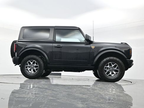 Used 2023 Ford Bronco Badlands image 42