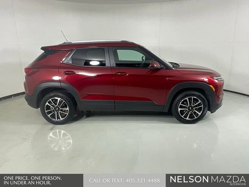 Used 2024 Chevrolet TrailBlazer LT w/ Driver Confidence Package FWD image 5