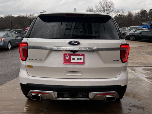 Used 2017 Ford Explorer Platinum image 5