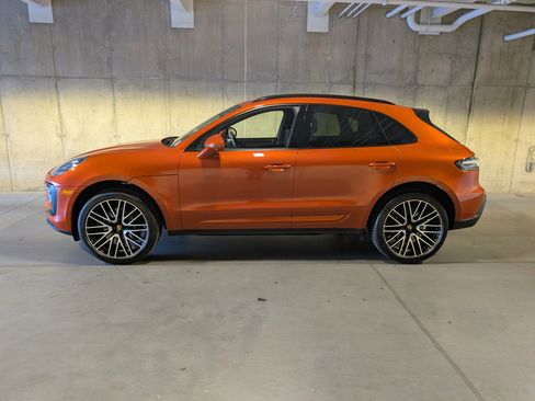 Certified 2025 Porsche Macan image 2