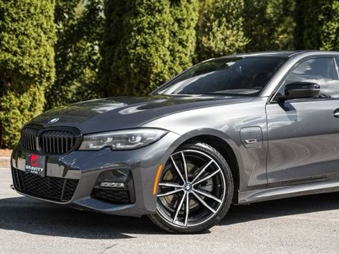 Used 2022 BMW 330e w/ M Sport Package RWD image 3