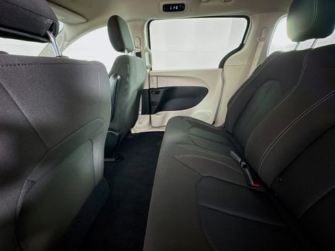 Used 2020 Chrysler Voyager L FWD image 23