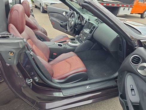 Used 2010 Nissan 370Z Touring w/ Sport Pkg RWD image 25