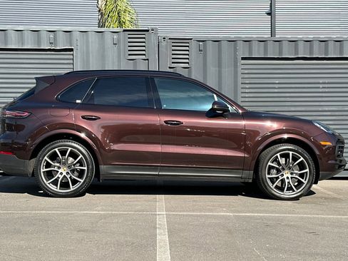 Used 2023 Porsche Cayenne Platinum Edition image 9