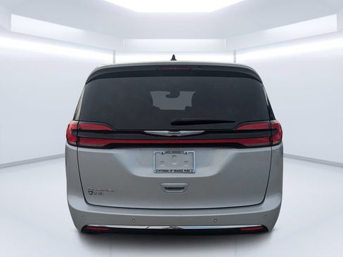 Used 2024 Chrysler Pacifica Touring-L FWD image 44