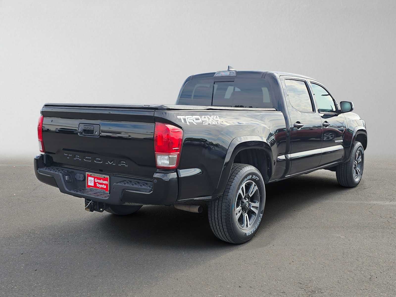 Used 2017 Toyota Tacoma TRD Sport w/ Premium & Technology Package AWD/4WD image 3