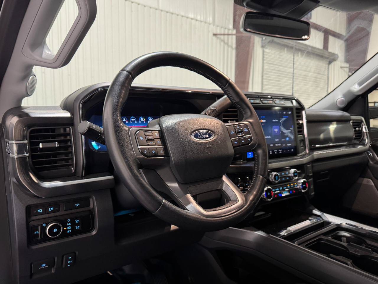 Used 2023 Ford F350 Lariat w/ Lariat Ultimate Package AWD/4WD image 5