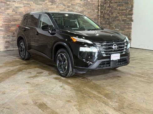 Certified 2025 Nissan Rogue SV image 3