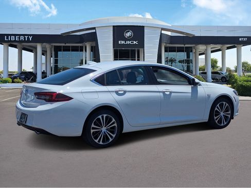Used 2018 Buick Regal Essence image 3