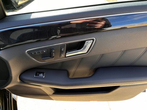 Used 2010 Mercedes-Benz E 550 4MATIC Sedan image 23