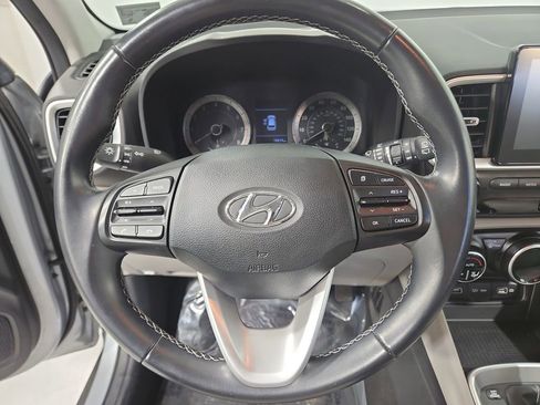 Used 2022 Hyundai Venue SEL image 15