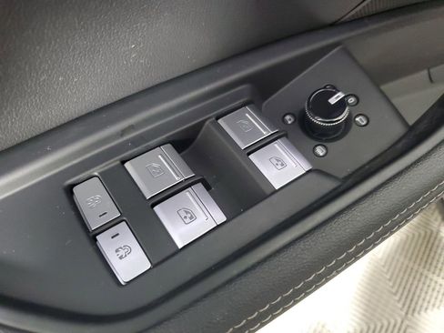 Used 2023 Audi e-tron Premium Plus w/ Premium Plus Package image 20