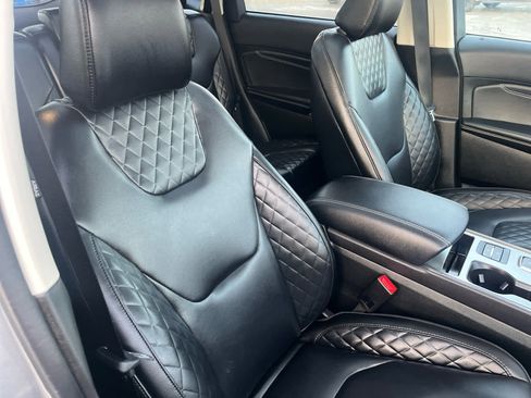 Used 2023 Ford Edge Titanium image 20