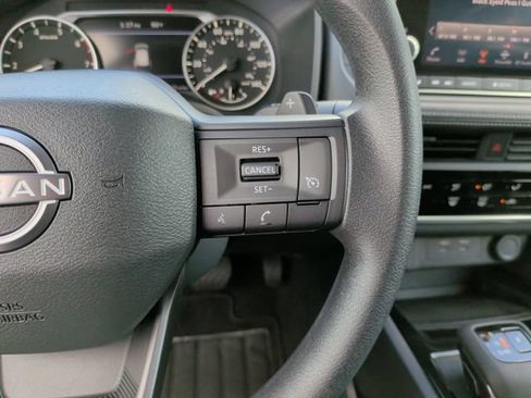 Used 2025 Nissan Rogue S AWD/4WD image 15