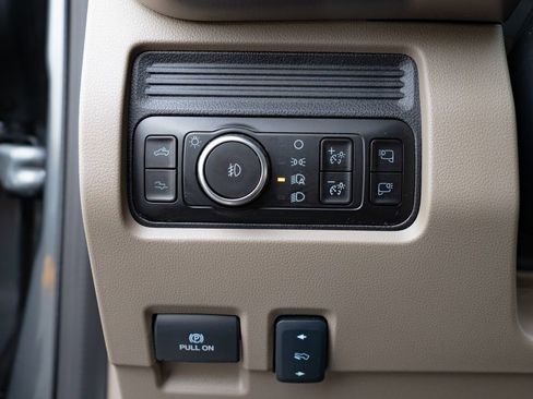 Used 2025 Ford F350 Platinum w/ Platinum Plus Package image 18