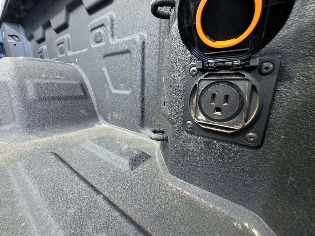 Used 2025 GMC Sierra 1500 AT4 AWD/4WD image 11