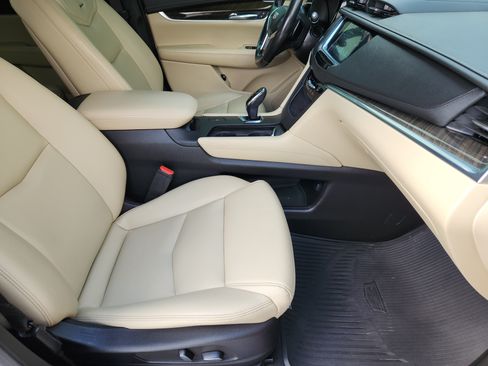Used 2019 Cadillac XT5 FWD image 15