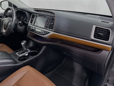 Used 2017 Toyota Highlander Limited AWD/4WD image 30