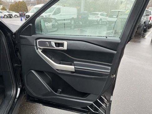 Used 2020 Ford Explorer XLT w/ Equipment Group 202A image 9
