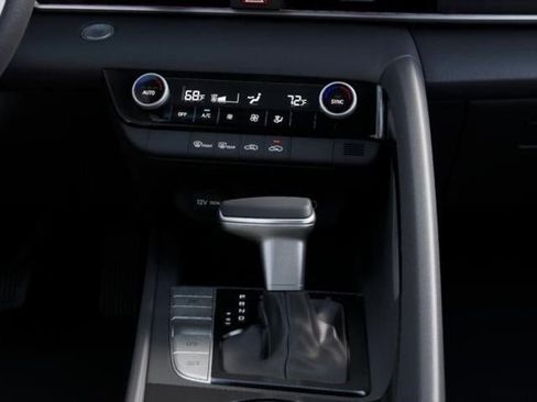 New 2025 Hyundai Elantra SEL image 16