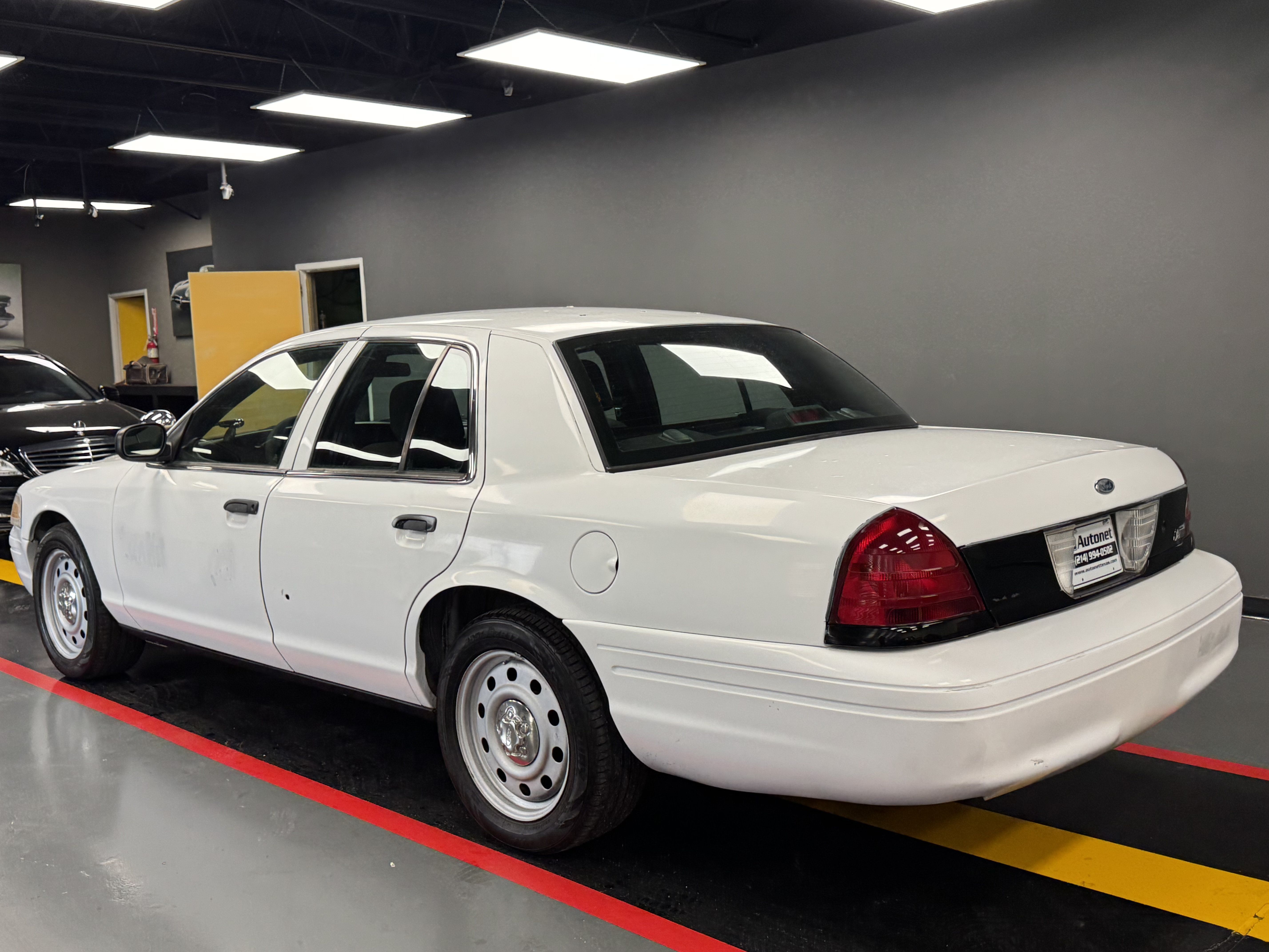 Used 2009 Ford Crown Victoria Police Interceptor RWD image 2