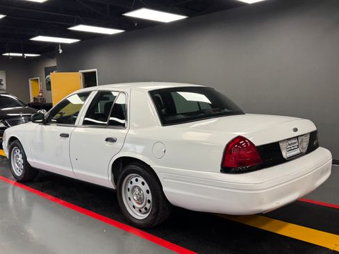 Used 2009 Ford Crown Victoria Police Interceptor RWD image 2