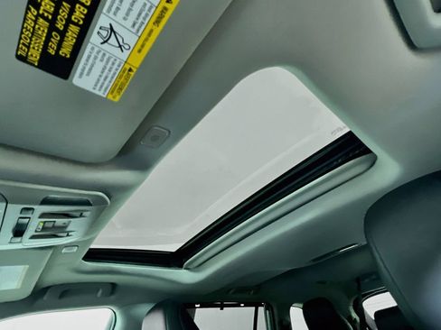Certified 2024 Toyota Highlander XLE AWD/4WD image 18