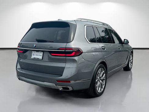 Used 2025 BMW X7 xDrive40i AWD/4WD image 3
