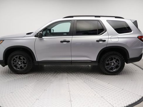 Used 2025 Honda Pilot TrailSport image 12