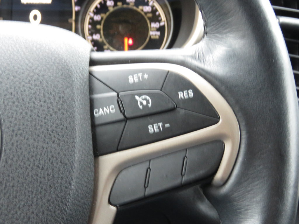 Used 2016 Jeep Cherokee Latitude w/ Safety/Convenience Group AWD/4WD image 22