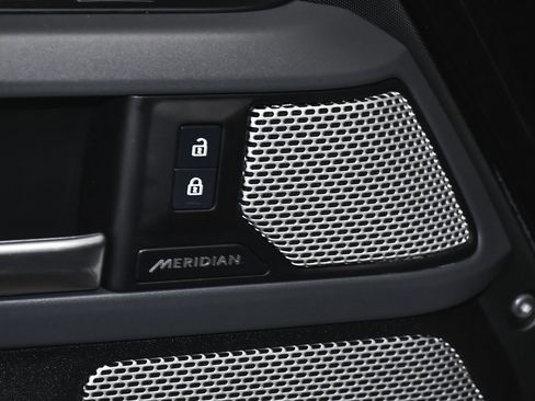 Used 2024 Land Rover Defender 130 X image 10