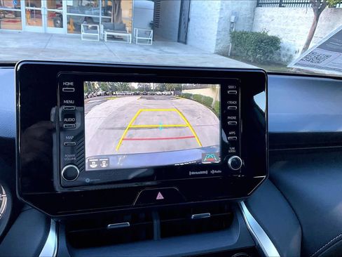 Certified 2022 Toyota Venza XLE image 25