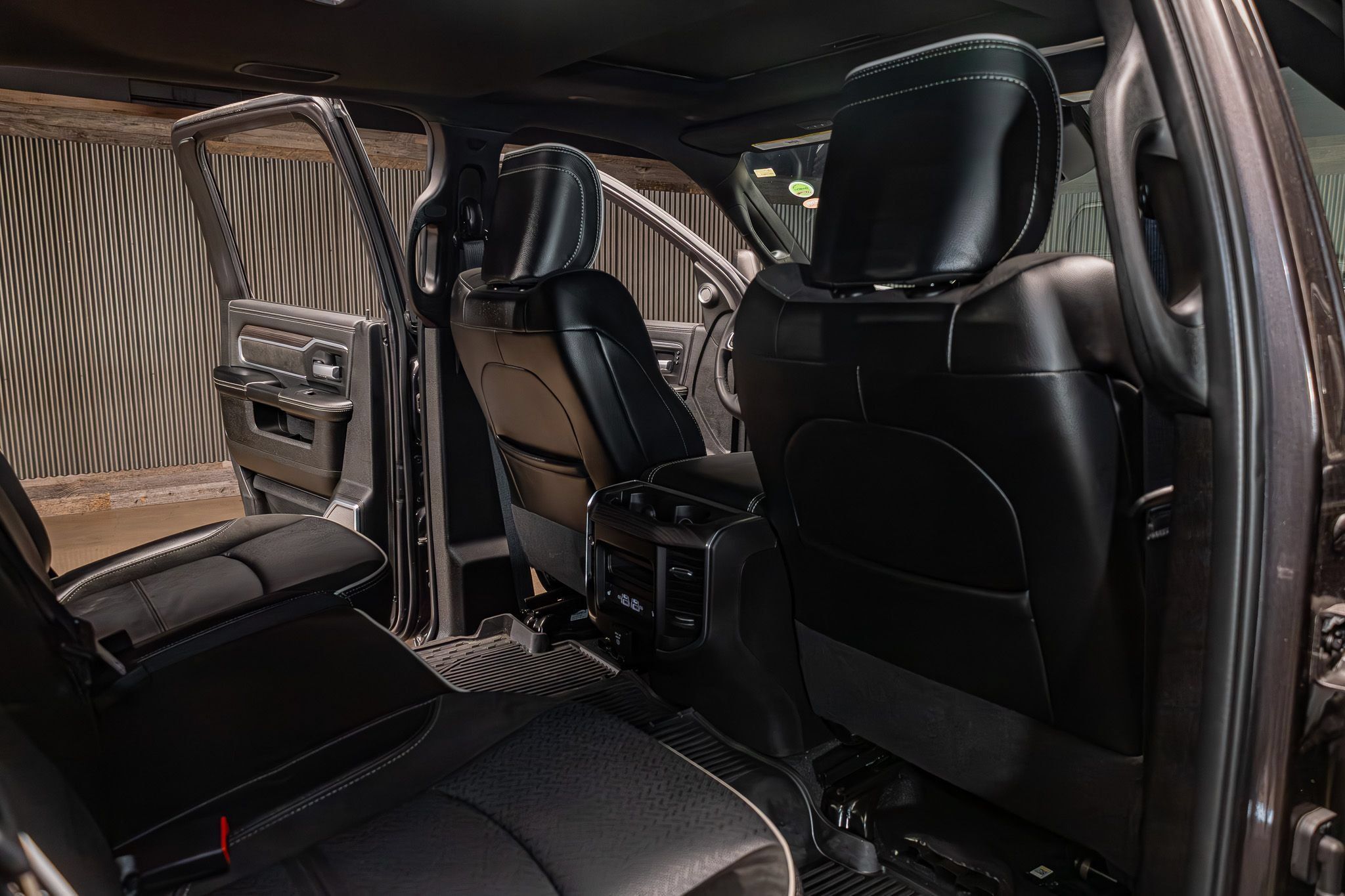 Used 2025 RAM 3500 Laramie AWD/4WD image 25