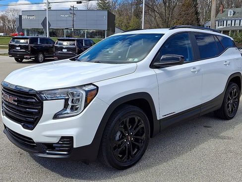 Certified 2022 GMC Terrain SLE w/ Driver Convenience Package image 4