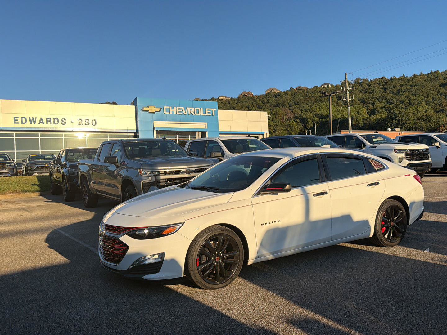 Used 2021 Chevrolet Malibu LT w/ Redline Edition FWD image 1