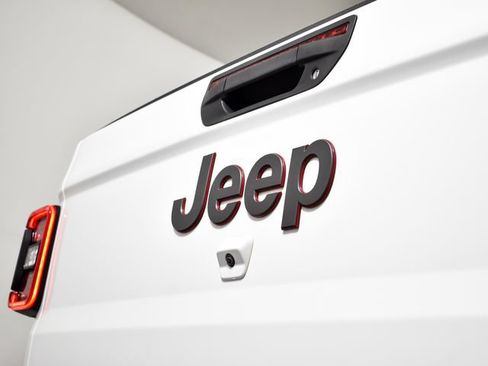 Used 2023 Jeep Gladiator Rubicon w/ LED Lighting Group AWD/4WD image 12